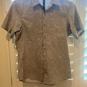 Lululemon Shirt Mens SmallAbstract Airing Easy Short Sleeve Button Up Stretch